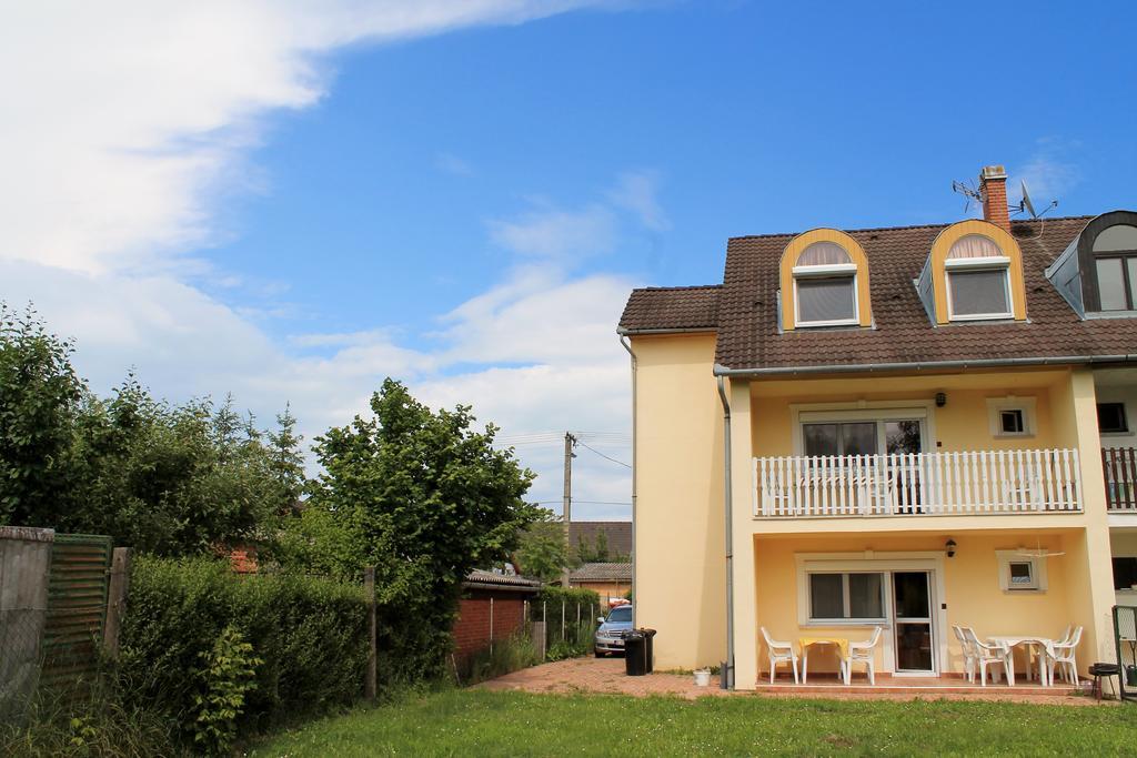 Fausztland Apartments Zamárdi Esterno foto